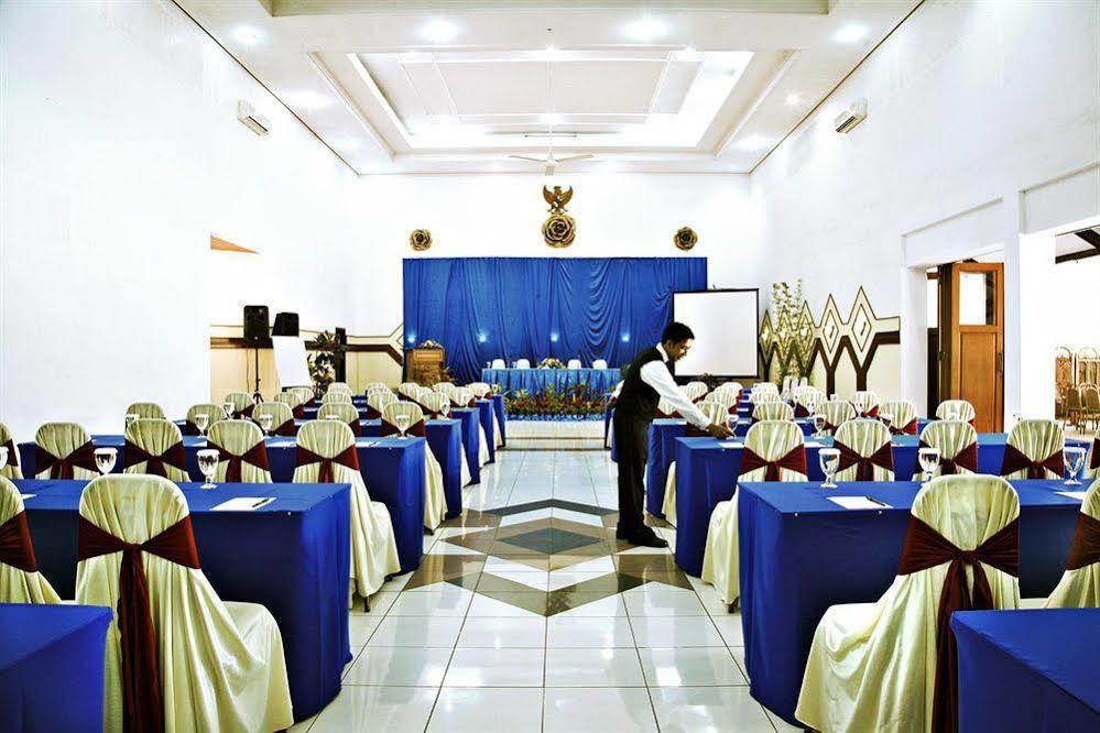 Hotel Montana Dua Malang Exterior photo
