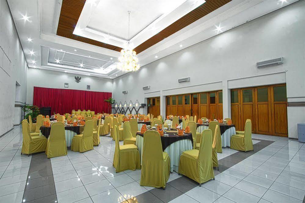 Hotel Montana Dua Malang Exterior photo