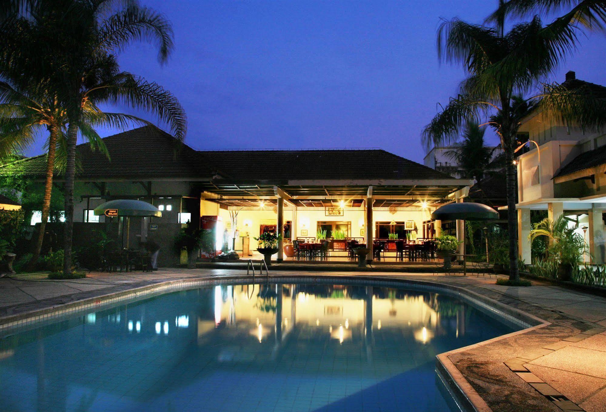 Hotel Montana Dua Malang Exterior photo